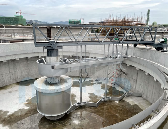 周边传动刮吸泥机